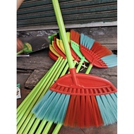 PLASTIC STRING BROOM