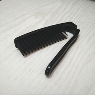 黑色摺梳