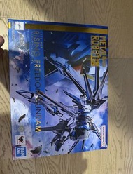 Metal Build 突擊高達加劍裝 。  Metal Robot魂 飛昇自由自由高達