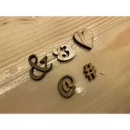 Wooden embossed reading sign measuring 1.2 cm (plywood)