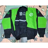 GOJEK REVERSIBLE SOPI BLACK BAWAN WATERPROOF JACKET ALL POCKETS INSIDE AND OUTSIDE THERE ARE 6 LOGOS