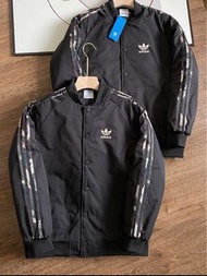 外國預訂  adidas 刺繡logo three striped 棒球外套