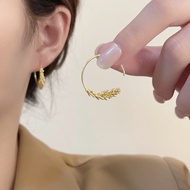 【靓丽女装旗舰店】 麦穗圆圈耳环年小众设计高级感耳圈时尚简约百搭法式耳饰Wheat ear circle earrings, niche design in 【0808jh5bJUrrE】