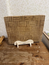 天上野，買完都少用。美國防霉砧板。