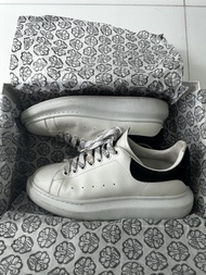 Alexander McQueen 小白鞋