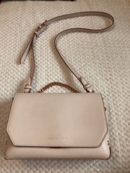 Charles &amp; Keith 小CK 肩背包斜背包淡粉色金鍊金扣包