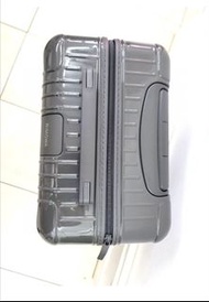 Rimowa Essential 經典行李箱
