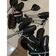 Saddle shoes shoe straightener