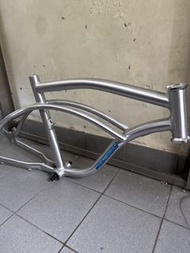 銀色單車車架