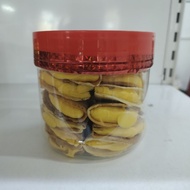 Durian Flavored Kapit Cake (MAUS LONG TANJUNG chips)