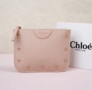 ⭐️Chloe Parfums正品⭐️祼粉色鏤釘拉鍊化妝包 零錢包 卡包 收納袋