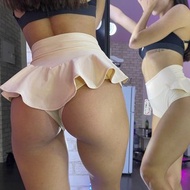 高腰短褲搭配迷你裙，適合空中鋼管舞和舞台表演