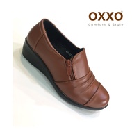 OXXO รองเท้าคัชชูส้นเตี้ย รองเท้าเพื่อสุขภาพหนังนิ่ม ส้นเตารีด มีชิบด้านข้าง สวมใสสบาย พี้นสูง1.5 นิ้ว ใส่สบายเท้า X11113