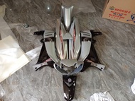 Dàn áo xe Sirius 50/110cc Bạc Đen - Nhựa ABS cao cấp Tặng Tem PVC 3 Lớp Y Mẫu