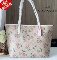 กระเป๋าสะพาย ใบใหญ่ COACH City Tote In Signature Canvas With Heart Cherry Print