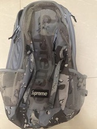 Supreme 迷彩網格背囊