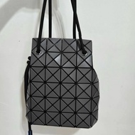 Issey Miyake 三宅一生 BaoBao 墨繩水桶包 霧灰色 全新品
