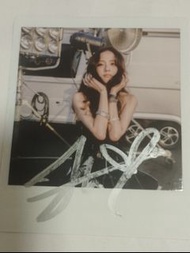 出 Jisoo 親筆簽名拍立得
