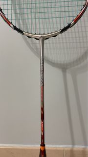 羽毛球拍 經典款 YY Nanospeed 6600 舊拍 經典款 YY Nanospeed 6600 有花有底無球袋 （如圖） 適合新手/初學者