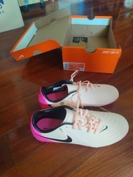 Nike Phantom GX 2 Academy 足球鞋
