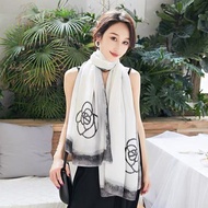 Soft, high-quality silk scarf that can be given as a gift, size 180x90cm