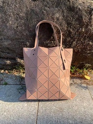 New ของแท้ กระเป๋า issey miyake Lucent 6x6 กระเป๋าถือผู้หญิ