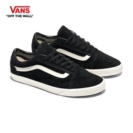 VANS OLD SKOOL LOWPRO - BLACK/MARSHMALLOW รองเท้า รองเท้าผ้าใบ ผู้ชาย ผู้หญิง