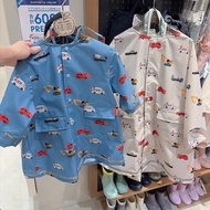 最後機會購買，日本已經斷貨，日本名牌Tomica x  Petit Main 有tag 男童車迷 童裝雨衣超輕便必買雨褸車消防車救護車貨車藍色或米灰色 Car Print Raincoat 收納袋 雨