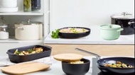 (全新) KitchenAid廚具套裝7件 : 開心果色鑄鐵鍋／易潔煎鍋／湯鍋／陶瓷碗／焗盤／餡餅盤