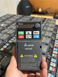 Biến tần Delta MS300 công suất 400w điện áp vào 1pha 220v điện áp ra 3pha 220v hàng tháo máy đẹp bh