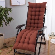 In winter, reclining chairs, rocking chairs, thickening chairs, rattan chairs, tatami couches, bay windows, cushions, cushions, cushions and chairs are integrated.