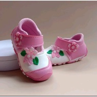Baby girl shoes with a squeaky sound aged 1-4 years