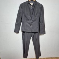 G2000高貴時尚女裝西裝外套+西裝長褲，Blazer + trouser, 65%polyester 35%rayon, 優質布料，深灰色，Size :7, 外套腰圍:30吋，衫長: 23吋，袖長: