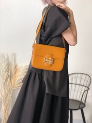 【 日本直送　名牌中古包 】CELINE 經典馬車標扣環皮革肩背包