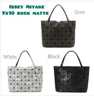 日本BAOBAO ISSEY MIYAKE⚡7x10 ROCK MATTE