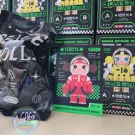 POP MART 泡泡瑪特 Mega Space Molly 太空人 Molly × Kennyswork Space molly 100％ Series 02 Coca-Cola Classic 經