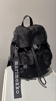 MARIMEKKO 黑色圖案背包
