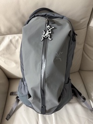 arcteryx 始祖鳥 ARRO 22 灰色 背包 colour: Cloud