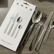 Western style Smeg cutlery set, European stainless steel cutlery for home use.