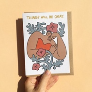 鼓勵人心的簡約風明信片，描繪女性與花朵，傳遞「Things Will Be Okay」的訊息。