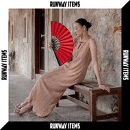 Runway Items | เดรสอัดพลีตกี่เพ้า