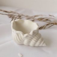 E0028 | Snail-Shaped Jewelry Container | WHITE WHITE WHITE | Cement Cement | Conch Shaped Jewelry/Tr