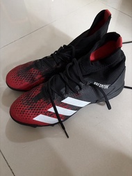 Adidas Predator 足球鞋 碎釘