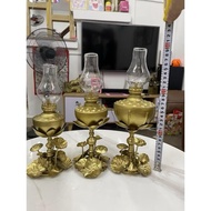 Beautiful hand-shaped brass lotus base oil lamp has 3 sizes: Height 25cm (7cm bulb), height 27cm (8c