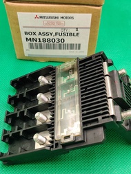 ชุดกล่องฟิวส์ ขั้วแบตเตอรี่ Mitsubishi L200 Pajero Triton BOX ASSY FUSIBLE LINK (MN188030)แท้สอบถาม
