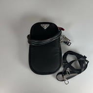 PRADA 黑尼龍手機包