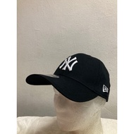 New Era 39Thirty NY Yankees White Logo Black Cap (S/M)