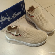 SEPATU SNEAKERS PEREMPUAN DR KEVIN