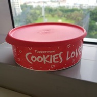 Cake Container - Tupperware Tin Cookies