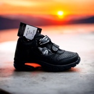 Magnetic school shoes, magnetic shoes, cool school shoes, latest school shoes, viral school shoes, a